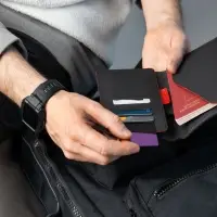 Автобумажник Arrival, черный с красным Автобумажник Arrival, черный с красным