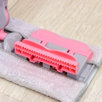 Швабра для мытья пола плоская Доляна, насадка из микрофибры 40&times;12 см, телескопическая стальная ручка 74-109 см, цвет МИКС