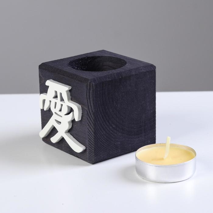 Свеча в деревянном подсвечнике Свеча в деревянном подсвечнике "Куб, Иероглифы. Любовь", эбен, аромат манго