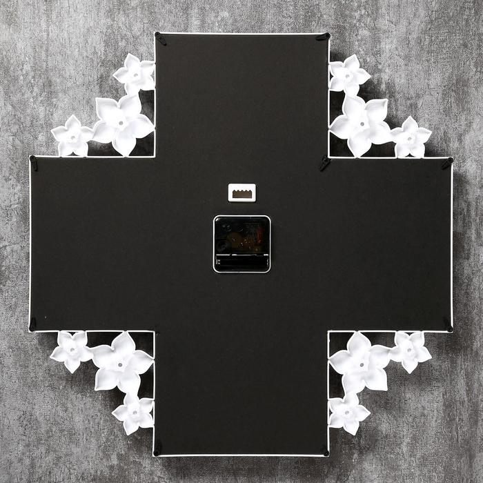 Фоторамка пластик на 4 фото 10х15 см с часами Фоторамка пластик на 4 фото 10х15 см с часами "Цветочки" белая 42х42 см