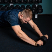 Ролик для пресса ONLYTOP, 34х13х13 см, с ковриком, цвет чёрный