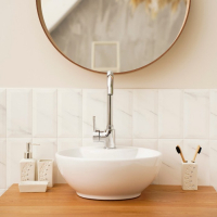 Набор аксессуаров для ванной комнаты Доляна &laquo;Цветочный барельеф&raquo;, 4 предмета (дозатор 270 мл, мыльница, 2 стакана 210 мл), цвет белый