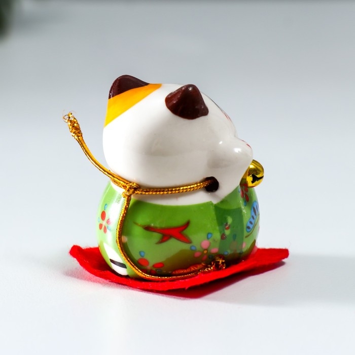 Сувенир керамика Сувенир керамика "Манэки-нэко в костюмчиках на подушечках" 4,5х3,8х4,6 см набор 5 шт