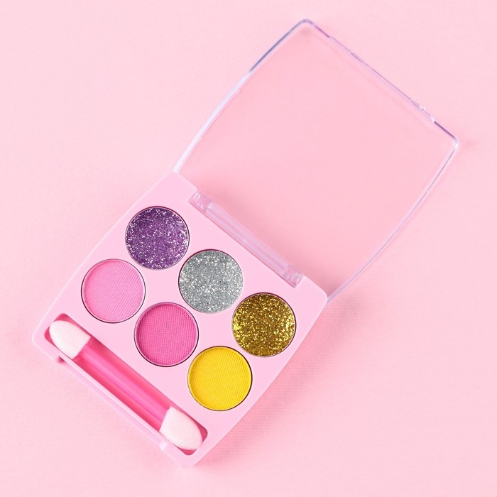 Набор косметики «Для самой крутой», блеск 8 мл, тени 6 цв, аромат черника Набор косметики «Для самой крутой», блеск 8 мл, тени 6 цв, аромат черника