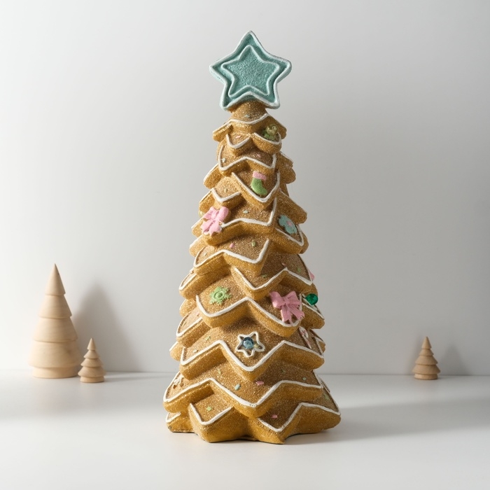 Сувенир полистоун "Ёлочка из пряников с новогодними украшениями и звездой" 15х15,5х34,5 см   1032612