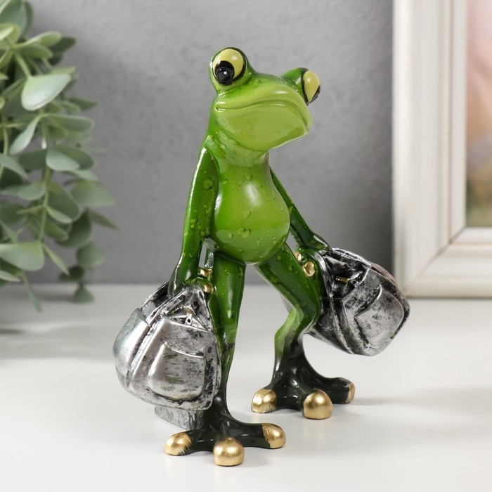 Сувенир полистоун лак "Лягушонок с сумками" 7,5х11,5х13 см