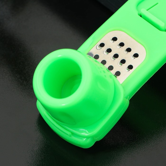 Тёрка для чеснока с держателем Доляна, 14 см, малая, цвет МИКС