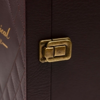 Шкатулка дерево, кожзам для 2 бутылок "Стёганная клетка" 4 предмета 34,5х19,5х12 см Шкатулка дерево, кожзам для 2 бутылок "Стёганная клетка" 4 предмета 34,5х19,5х12 см