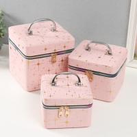 Шкатулка кожзам с зеркалом "Вспышка беж" н-р 3 шт 16,5х16,5х14 15х15х10,5 19х19х19 см Шкатулка кожзам с зеркалом "Вспышка беж" н-р 3 шт 16,5х16,5х14 15х15х10,5 19х19х19 см