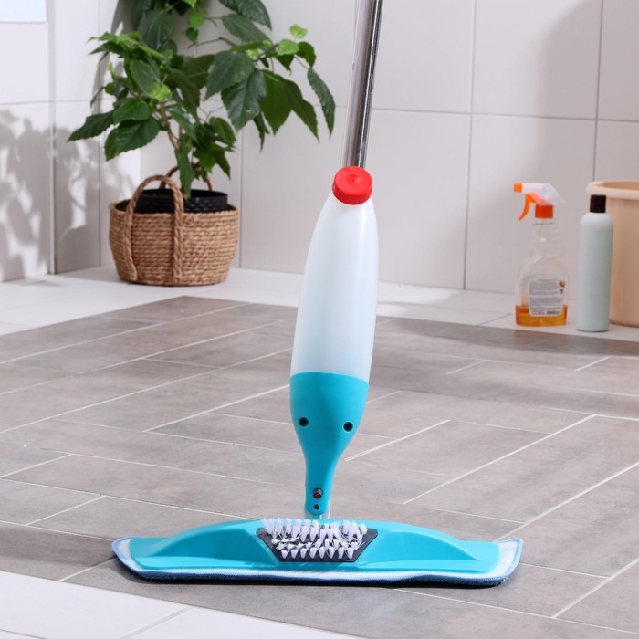 Швабра для мытья пола с распылителем и щёткой Доляна, насадка из микрофибры 41&times;14 см, стальная ручка 120 см, цвет МИКС