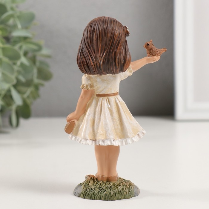 Сувенир полистоун "Девочка с птенчиком на ручке" 7,5х4х12,5 см