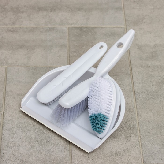 Щётки для уборки, набор из 4 предметов: совок, щётка-сметка, 2 универсальные щётки Щётки для уборки, набор из 4 предметов: совок, щётка-сметка, 2 универсальные щётки