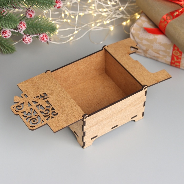 Новогодняя шкатулка комбинированная Новогодняя шкатулка комбинированная "Подарок" 10,5х10х7 см