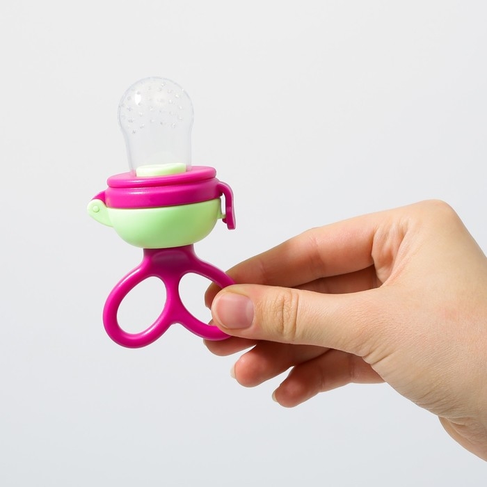 Ниблер с силиконовой сеточкой, вращающийся поршень, цвет малиновый Ниблер с силиконовой сеточкой, вращающийся поршень, цвет малиновый