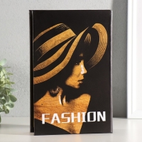Сейф-книга дерево, кожзам, зеркало "Девушка в шляпке" 24х16х5 см