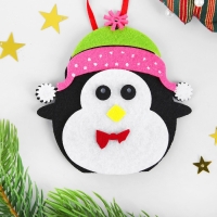 Набор для творчества - создай ёлочное украшение из фетра &laquo;Пингвин в шапочке&raquo;