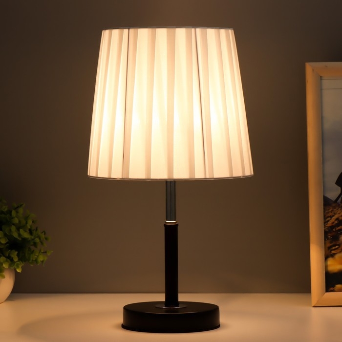 Настольная лампа "Фиона" Е27 40Вт черно-белый 19х19х36 см RISALUX