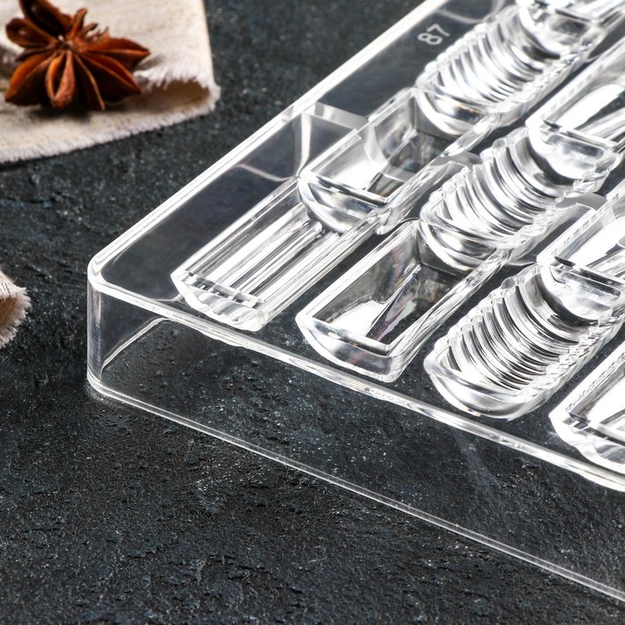 Форма для конфет и шоколада «Фигурный батончик», 20×12×2,5 см, 20 ячеек 3,3×1,6×0,8 см, цвет прозрачный Форма для конфет и шоколада «Фигурный батончик», 20×12×2,5 см, 20 ячеек 3,3×1,6×0,8 см, цвет прозрачный