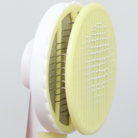 Пуходёрка пластиковая с функцией самоочистки, 7,7 х 19,1 см, жёлтая Пуходёрка пластиковая с функцией самоочистки, 7,7 х 19,1 см, жёлтая