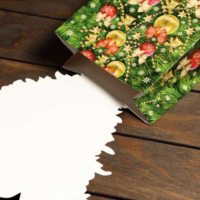 Подарочная коробка "Ёлка", 16,5 х 8,5 х 27 см