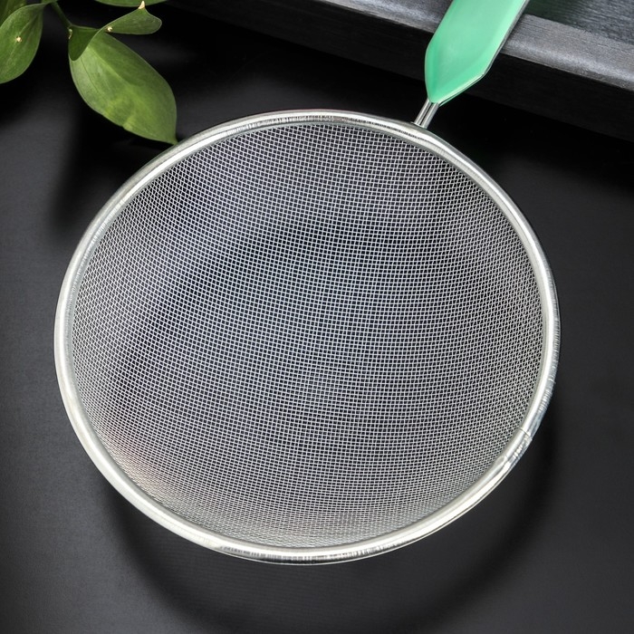 Сито для просеивания с ручкой Доляна «Хозяюшка», d=16 см, цвет зелёный Сито для просеивания с ручкой Доляна «Хозяюшка», d=16 см, цвет зелёный