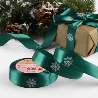 Новый год! Лента атласная &laquo;Снежинки&raquo;, 25 мм, 23 &plusmn; 1 м, цвет зелёный/белый №056