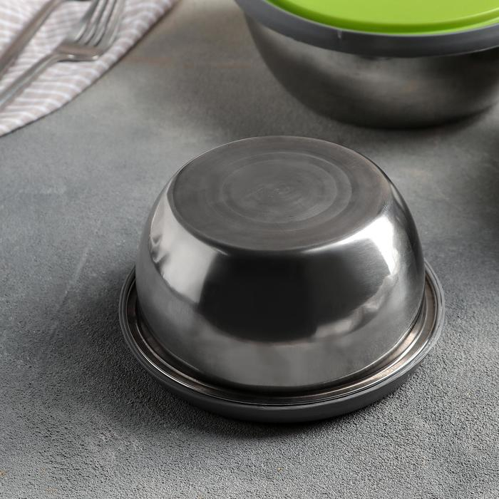 Набор салатников из нержавеющей стали с крышками «Яркая сталь», 3 шт: d=12 см, d=14 см, d=16 см, 800 мл, 600 мл, 400 мл, цвет МИКС Набор салатников из нержавеющей стали с крышками «Яркая сталь», 3 шт: d=12 см, d=14 см, d=16 см, 800 мл, 600 мл, 400 мл, цвет МИКС