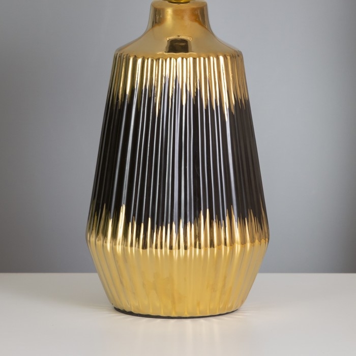 Лампа настольная Лампа настольная "Кармен" 1х40Вт Е14 черный/золото 24х24х40см