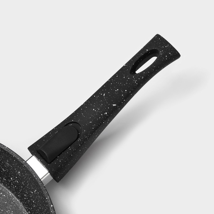 Сковорода кованая Magistro Dark, d=26 см, съёмная ручка soft-touch, антипригарное покрытие, индукция, цвет чёрный Сковорода кованая Magistro Dark, d=26 см, съёмная ручка soft-touch, антипригарное покрытие, индукция, цвет чёрный