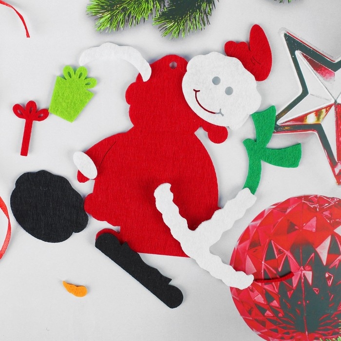 Набор для творчества - создай ёлочное украшение из фетра &laquo;Снеговик с подарком&raquo;