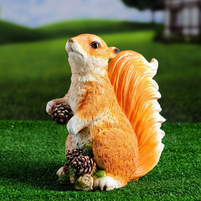 Садовая фигура Садовая фигура "Белка стоящая с шишками" 25х20х14см