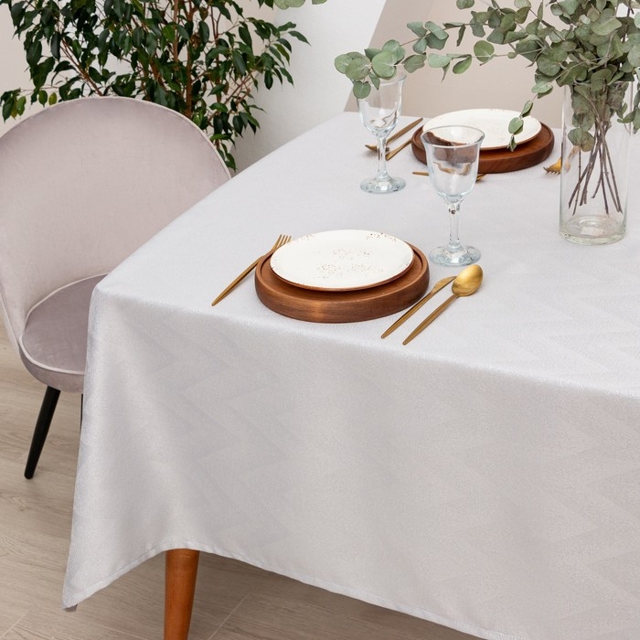 Скатерть Этель "Линии" цв.серебро, 142*110 +/-3 см, 115 &plusmn;10 гр,100% п/э