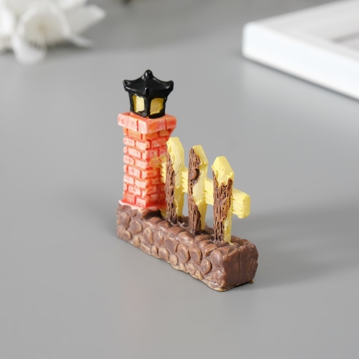 Фигурка для флорариума полистоун "Забор с фонариком" 4,4х4,7 см