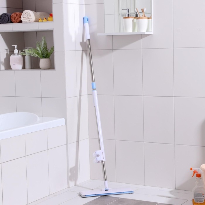 Швабра с отжимом и щёткой, 2 насадки из микрофибры 38&times;12 см, стальная ручка 136 см