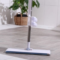 Швабра с отжимом и щёткой, 2 насадки из микрофибры 38&times;12 см, стальная ручка 136 см