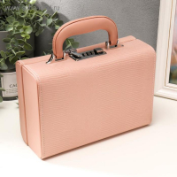 Шкатулка кожзам для украшений "Кожа змеи" нежно-розовая чемодан 9,5х16,5х24 Шкатулка кожзам для украшений "Кожа змеи" нежно-розовая чемодан 9,5х16,5х24