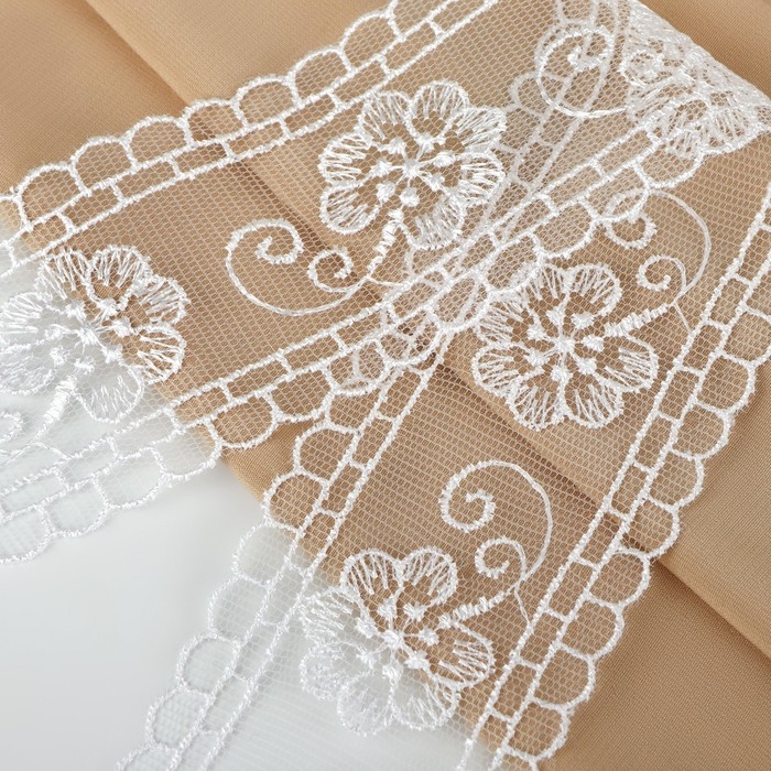 Кружево на сетке, 50 мм &times; 11 &plusmn; 1 м, цвет белый