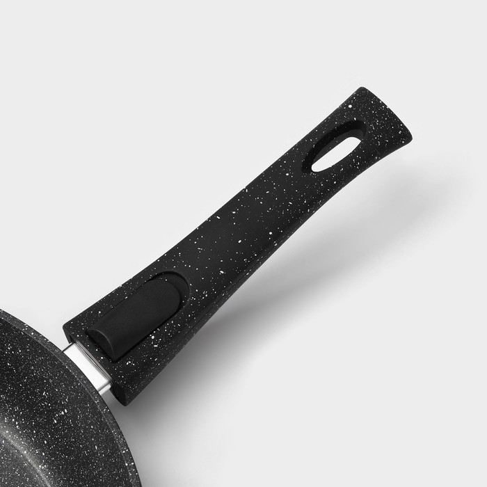 Сковорода кованая Magistro Dark, d=28 см, съёмная ручка soft-touch, антипригарное покрытие, индукция, цвет чёрный Сковорода кованая Magistro Dark, d=28 см, съёмная ручка soft-touch, антипригарное покрытие, индукция, цвет чёрный