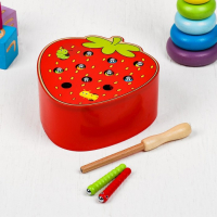 Игрушка развивающая рыбалка &laquo;Клубника&raquo;, 7 &times; 15,5 &times; 17 см