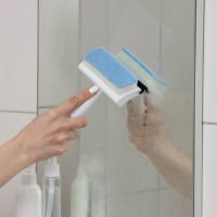 Окномойка с поролоновой насадкой Доляна «Компакт», для зеркал, стекол и душевых кабин, 12×18×4 см Окномойка с поролоновой насадкой Доляна «Компакт», для зеркал, стекол и душевых кабин, 12×18×4 см