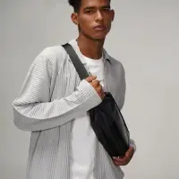 Сумка кросс-боди FlipSling, черная