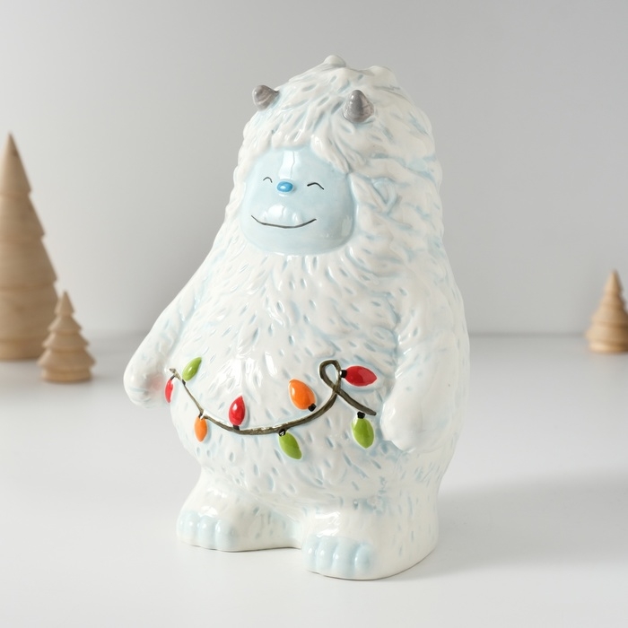 Копилка керамика "Снежный человек с гирляндой" 11,2х13х18 см