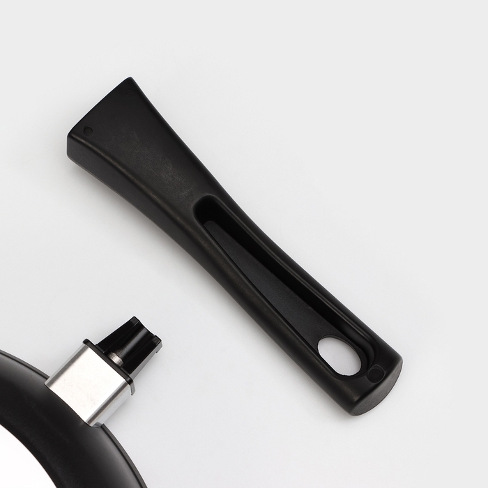 Сковорода «Традиция», d=26 см, съёмная ручка, антипригарное покрытие, цвет чёрный Сковорода «Традиция», d=26 см, съёмная ручка, антипригарное покрытие, цвет чёрный