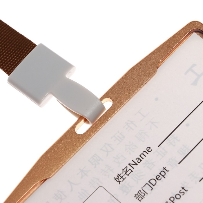 Бейдж-карман горизонтальный (внешний 105 х 78мм), внутренний 97 х 66 мм, металл, золото, лента 40см Бейдж-карман горизонтальный (внешний 105 х 78мм), внутренний 97 х 66 мм, металл, золото, лента 40см