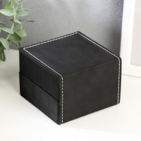 Шкатулка кожзам под часы 1 отделение "Строчка на чёрном" 7х9,5х9,5 см Шкатулка кожзам под часы 1 отделение "Строчка на чёрном" 7х9,5х9,5 см