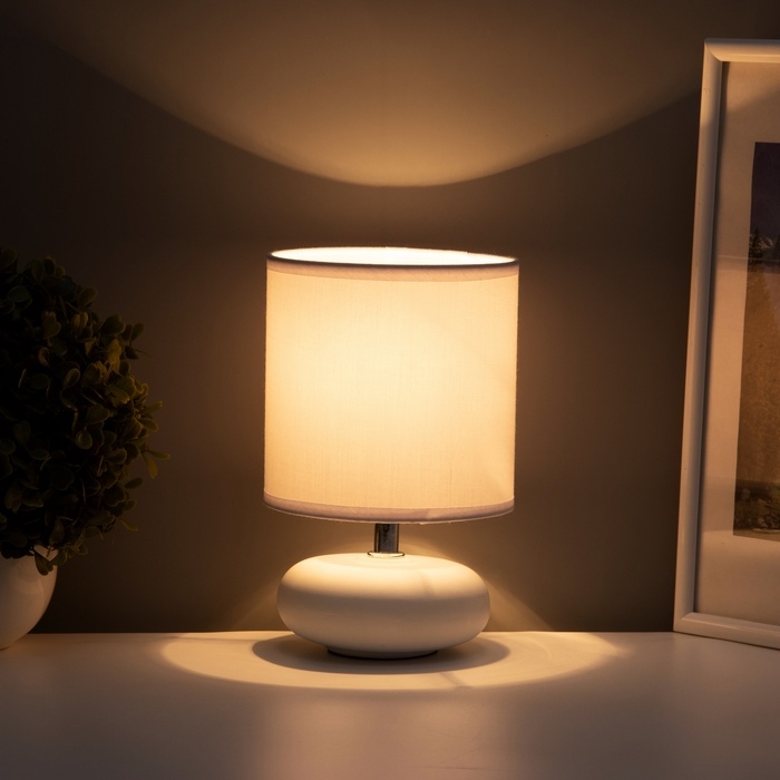 Настольная лампа "Ассенса" Е14 40вт белый 13х13х22 см