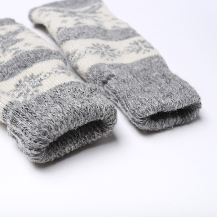 Новый год. Варежки женские шерстяные &laquo;Олень со снежинкой&raquo;, цвет светло-серый/белый, размер 20-22