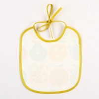 Нагрудник из нетканого полотна с ПВХ покрытием &laquo;Яблоки&raquo;, цвет зеленый, р-р. 20х22см