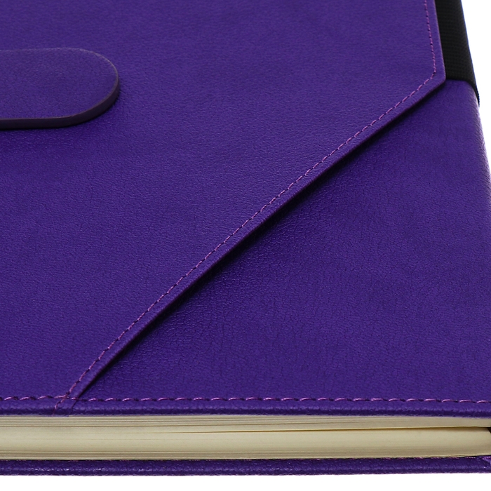 Ежедневник недатированный А5, 140л, клетка, к/зам, с ручкой, в подар. короб., Фиолетовый