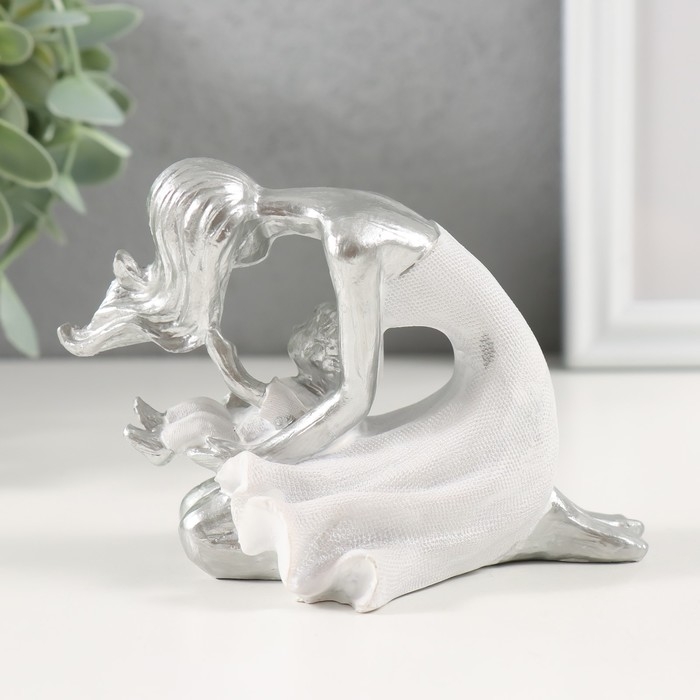 Сувенир полистоун "Мама со своим дитя" 12х7,5х8 см